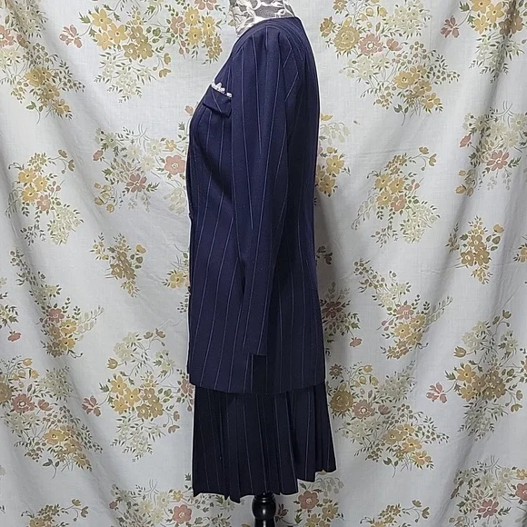 Vtg. 3 pc double breasted pinstripe suit - Picture 3 of 12